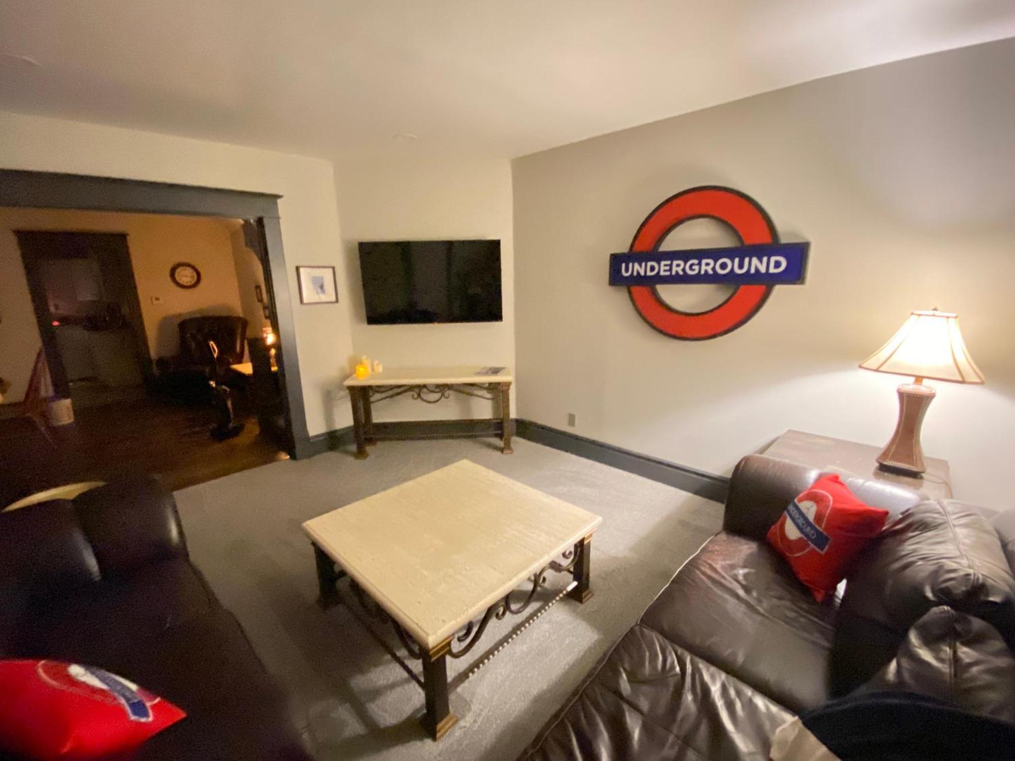 Red Door - The London Maisonette Экстерьер фото